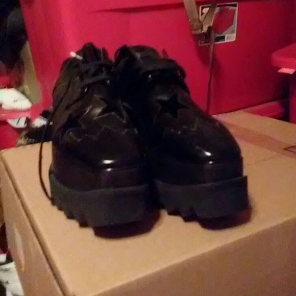 Shoes - Picture 2 of 4